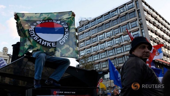 Divided Bosnian Serbs rally for and against government